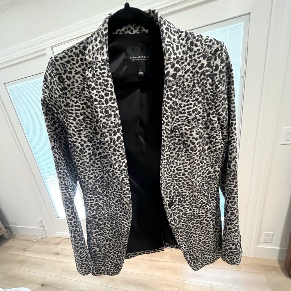 Banana Republic Size 4 Leopard print blazer